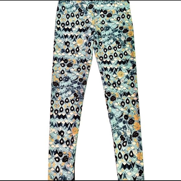 ✨ 3 items for 15% off bundle ✨ Lularoe leggings - never worn - Picture 1 of 3